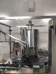 Machine automatique de bouchage et de scellage à huit têtes ROPP/à vis pour bouteilles en verre et en PET, qualité export - Product Image 4
