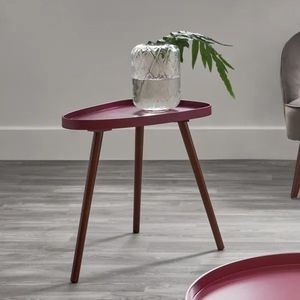 Table d'appoint en métal unique, conçue pour mettre en valeur les thèmes décoratifs tout en offrant une surface pratique pour les objets essentiels - Product Image 1