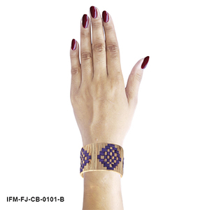 Pulsera Zaffira Terra Raffia Hecha a Mano, Tejido Geométrico en Tono Púrpura Intenso, Marco Metálico Resistente, para Mujer, Estilo Tribal, Ideal para Bodas - Product Image 4