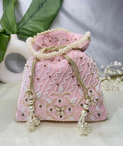 Sacs Potli pour fêtes et mariages, magnifiquement ornés de perles en verre de cristal - Product Image 1
