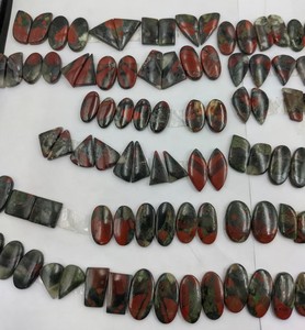 Venta al por mayor de gemas sueltas de cabujón de piedra de sangre natural en par a juego para la fabricación de pendientes y colgantes - Product Image 2