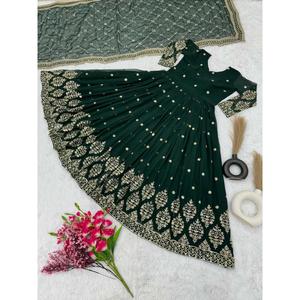 Robe de soirée en géorgette fantaisie avec broderie et sequins, avec dupatta vert - Product Image 3