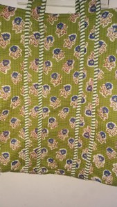 Women Green Quilted Cotton <b>Tote</b> <b>Bag</b> with Floral Print Bohemian Style <b>Summer</b> Casual Zipper Travel Handbag for Women - Product Image 3