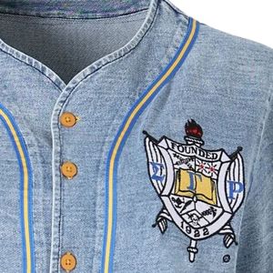 เสื้อเบสบอลยีนส์ Sigma Gamma Rho SGRho แบบติดกระดุม สีน้ำเงินทอง เสื้อผ้ากรีกพรีเมียม สำหรับผู้หญิงและผู้ชาย - Product Image 6
