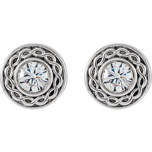 Pendientes de Diamantes Cultivados en Laboratorio con Corte Redondo y Diseño de Halo de Filigrana en Oro de 14K - Product Image 2