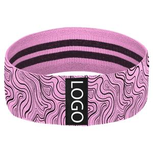 Bande de résistance à motif topographique rose avec logo et couleurs personnalisés pour les exercices de fessiers et de hanches, impression numérique antidérapante - Product Image 1