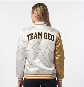Chaqueta bomber de satén blanca para mujer, chaqueta universitaria sublimada, chaqueta de invierno con cremallera, manga regular, logotipo frontal personalizado - Product Image 2