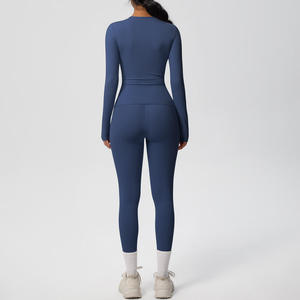 ชุดโยคะ 2 ชิ้น แบรนด์ดังสำหรับผู้หญิง แบบ Racerback คอกว้าง เอวสูง ยืดหยุ่น ระบายอากาศได้ดี เป็นมิตรกับสิ่งแวดล้อม ผลิตจากผ้าสแปนเด็กซ์/ไนลอน ขายส่ง - Product Image 1