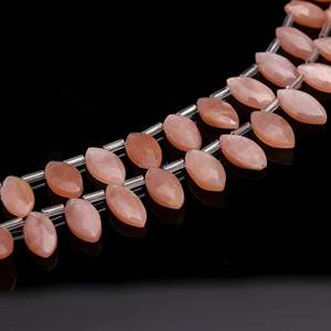 Cuentas facetadas de piedra lunar melocotón AAA, cuentas de piedra lunar melocotón natural con perforación lateral, 7x12-8x13MM para la fabricación de joyas - Product Image 1