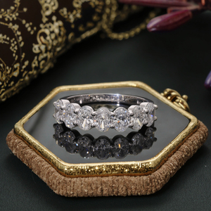 Bague en diamant CVD de laboratoire en or 14 carats 0,25 ct chaque 7 pièces de pierres taillées ovales sertissage classique plaqué rhodium certifié IGI - Product Image 1