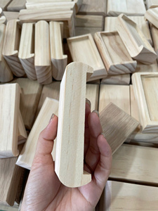 Capuchon de poteau d'escalier en bois, design traditionnel, finition élégante et durable pour les composants d'escalier - Product Image 3
