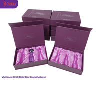Boîte cadeau rigide magnétique élégante de couleur violette, finition mate, emballage de flacon de parfum, insert en tissu personnalisé, impression dorée