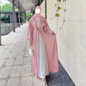 Abaya longue et élégante pour femme Loriya, à ouverture frontale, avec maille brillante en polyester, manches classiques, couleur unie, coupe islamique en A. - Product Image 3