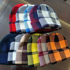 Gorros de Invierno Clásicos con Logotipo Bordado Personalizado, Gorros de Punto - Product Image 4