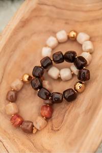 Pulsera de Resina Hecha a Mano con Diseño Artístico Sofisticado, Accesorio Elegante para Mujeres Entusiastas de la Moda - Product Image 2