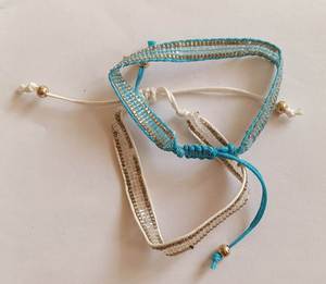 Bracelet perlé de style bohème en alliage plaqué or, bijoux unisexe, design rayé blanc et or - Product Image 3