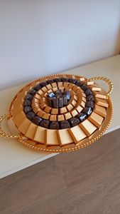 Plateau décoratif en métal en forme de feuille d'érable dorée élégante, plateau de service de luxe pour les bonbons, les chocolats, les noix, les mariages et la décoration de la maison pour les occasions festives - Product Image 3