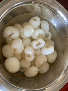 Lychees en conserve dans le sirop, lychees pelées de qualité supérieure |   Longue durée de conservation |   Origine Vietnam - Pack de 1 kg |   Marque Viet Delta |   M. Tom - Product Image 5