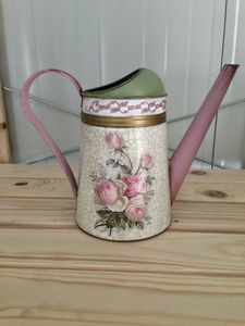 Grande arrosoir en métal pour l'irrigation efficace des plantes, des fleurs, des herbes et des légumes dans la cour. - Product Image 5