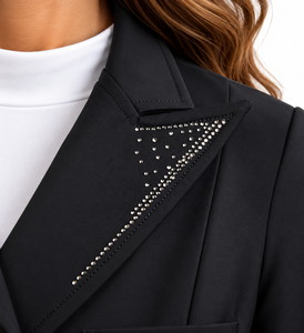 Chaqueta de equitación premium para mujer, negra, de doble botonadura, para competición, con adornos de diamantes de imitación y corte entallado. - Product Image 2