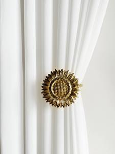 Gancho para Cortinas con Diseño de Girasol, Perfecto para una Organización Hermosa y Ordenada, Accesorio Funcional y Decorativo para el Hogar, de la India - Product Image 2