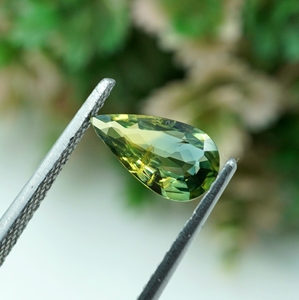 Zafiro Natural Color Verde Azulado, Gema de 0.90 Quilates, Sin Calentar, Sin Tratar, 9x5x2.5 MM - Product Image 6