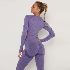 Conjunto de Yoga de 2 Piezas para Mujer: Top Deportivo de Cuello Redondo y Pantalones de Yoga de Cintura Alta con Corte Cruzado y Campana, Tela Inteligente - Product Image 3