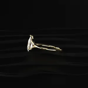 Anillo de Diamante Cultivado en Laboratorio con Corte Pera, 1CT, Color DE, Claridad VVS-VS, Certificado IGI, Conjunto de Anillos de Compromiso de Oro Amarillo - Product Image 3