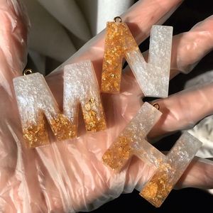 Porte-clés en résine océanique fait main avec incrustation artistique en résine pour un cadeau personnalisé élégant - Product Image 4