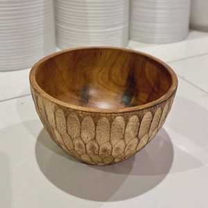 Tazón de madera hecho a mano con acabado natural tallado, diseño Wabi Sabi para servir alimentos, tazón de cocina ecológico. - Product Image 1