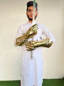 Armure de bras en laiton plaqué or, forme irrégulière, thème religieux, technique de moulage, occasion de prière, artisanat métallique - Product Image 3