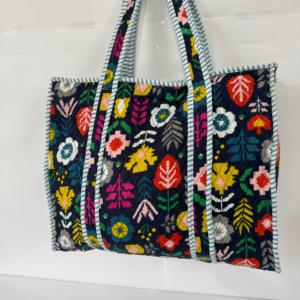 Sac fourre-tout de luxe pour femme, grand format, imperméable, à fermeture éclair, matelassé, motif floral multicolore, style bohème, pour le shopping et les voyages - Product Image 2