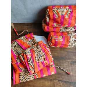 Conjunto de Pijama Tiger Snooze para Mujer, Ropa de Dormir Premium para Comodidad y Estilo - Product Image 1