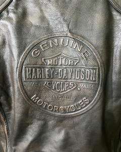 Chaqueta de Cuero Genuino Personalizada Harey Convertible con Logotipo en Relieve, Bordado 3D, Opción de Mangas Extraíbles y Forro Extraíble - Product Image 2