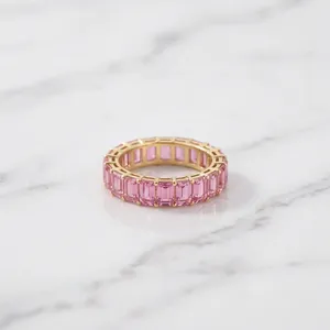 Bague d'éternité octogonale en saphir rose naturel de luxe sertie de griffes en or 14 carats, bijoux fins pour les occasions de mariage et de fête pour femmes - Product Image 1