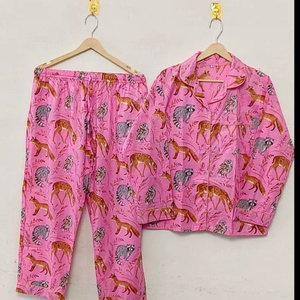 Conjunto de Pijama de Algodón con Estampado Animal Rosa, Tejido, Elegante, Estampado a Mano, Cómodo, de Manga Larga, para Mujer - Product Image 1