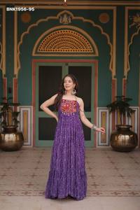 Vestido de fiesta de georgette sintético con estampado Bandhani y trabajo de Kutcchi en el yoke, sin mangas, de corte amplio, proveedor de la India - Product Image 2