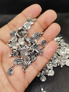 Pendentif fin en laiton plaqué argent à double trou pour la fabrication de bijoux, colliers et bracelets - Vente en gros - Product Image 2