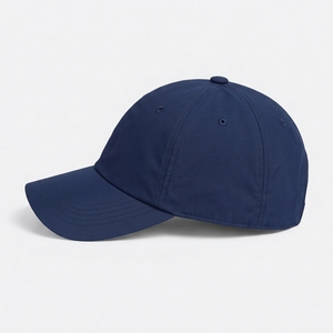 Gorra deportiva suave diseñada para un rendimiento activo con tela transpirable, ajuste cómodo y cobertura útil durante deportes y actividades al aire libre. - Product Image 4