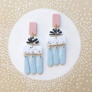 Boucles d'oreilles en résine faites à la main de luxe, matériau de qualité supérieure, élégantes, fournitures de perlage pour les fêtes, durables, légères et confortables - Product Image 4