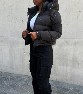 Chaqueta Acolchada Negra para Mujer con Diseño de Puntos, Manga Larga, Capucha, Cierre de Cremallera, Abrigo Grueso de Invierno con Relleno de Poliéster - Product Image 6