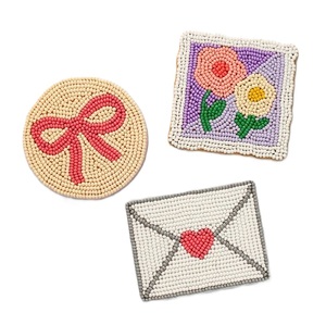 Elegante Posavasos de Cuentas con Diseño de Copo de Nieve para Año Nuevo, Tapete Artesanal Bordado con Cuentas y Patrón de Árbol de Navidad - Product Image 1