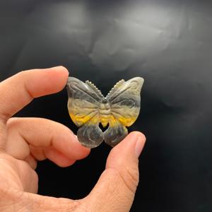 Cabochon en jaspe papillon sculpté à la main de 40 mm, jaune-gris, à dos plat, pour la fabrication de bijoux - Product Image 3