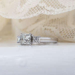 แหวนเพชรทรงปรินเซสคัท IGI/ เพชรเลี้ยงในห้องปฏิบัติการ วินเทจ ทองคำขาว 14k ทำมือ สำหรับงานแต่งงาน/งานหมั้น แหวนยูนิเซ็กซ์ เหมาะสำหรับวันครบรอบ - Product Image 1