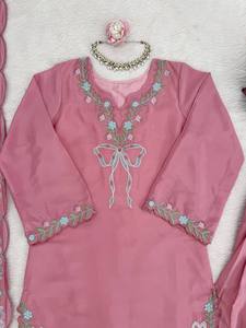 Ensemble Salwar Kameez Traditionnel Pakistanais en Soie Satinée Premium pour Femme, Ourlet Festonné, Motif Floral, Coupe Ajustée, Idéal Mariage Hiver Été - Product Image 6