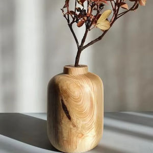 แจกันดอกไม้ไม้ดีไซน์โดดเด่นปรับแต่งได้ สำหรับตกแต่งภายในบ้านสไตล์โมเดิร์น ด้วยรูปทรงที่เป็นเอกลักษณ์และผิวไม้ที่สวยงาม - Product Image 1