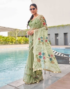 Sari de Chifón Verde KV con Estampado a Mano y Blusa sin Coser - Product Image 5