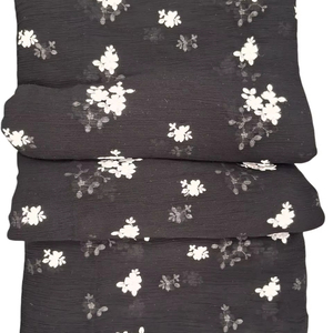 Tela de gasa negra de alta calidad con bordado floral, tejida, transpirable y ligera para la confección de vestidos para mujeres y niñas. - Product Image 1