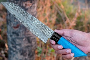 Couteau de chef artisanal de 8 pouces en acier Damas avec manche en résine et étui en cuir, ambidextre, compatible lave-vaisselle, design moderne - Product Image 2