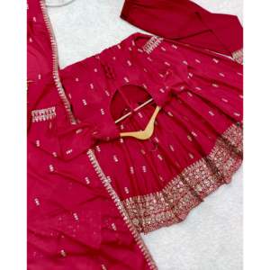 Vestido de Diseñador Indio y Pakistaní con Bordado, Pantalón y Dupatta con Trabajo de Lentejuelas - Product Image 4